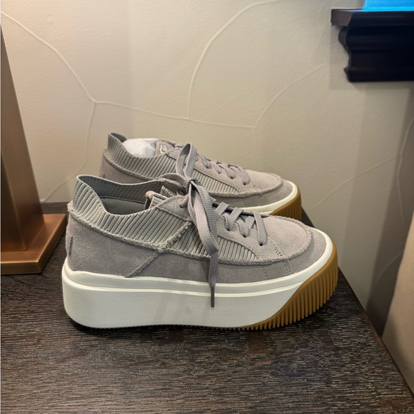 Brand new Ugg platform sneakers - Picture 1 of 7